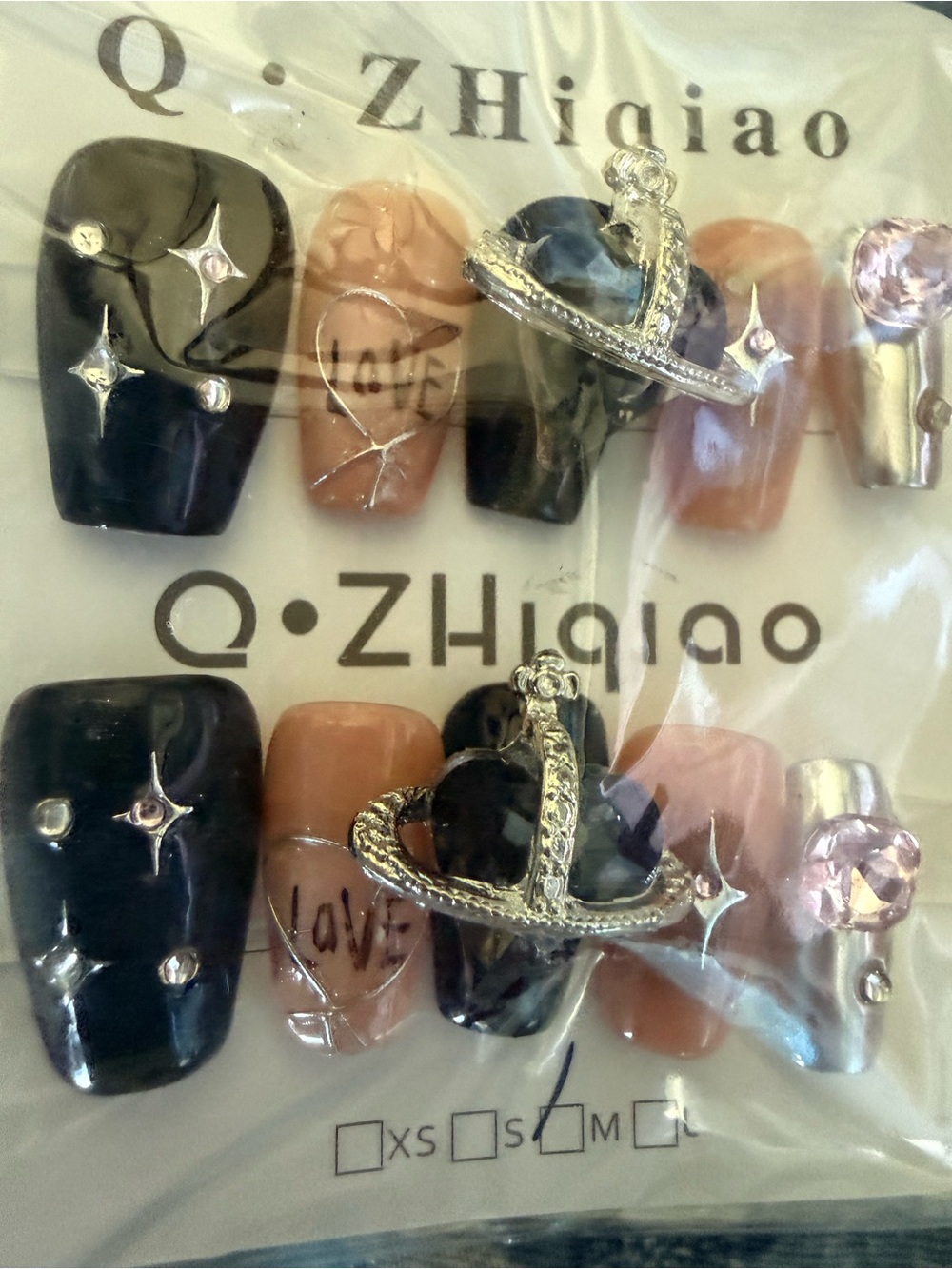 Q·ZHiqiao glossy acrylic Black & Nude Decorative Press-On Nails